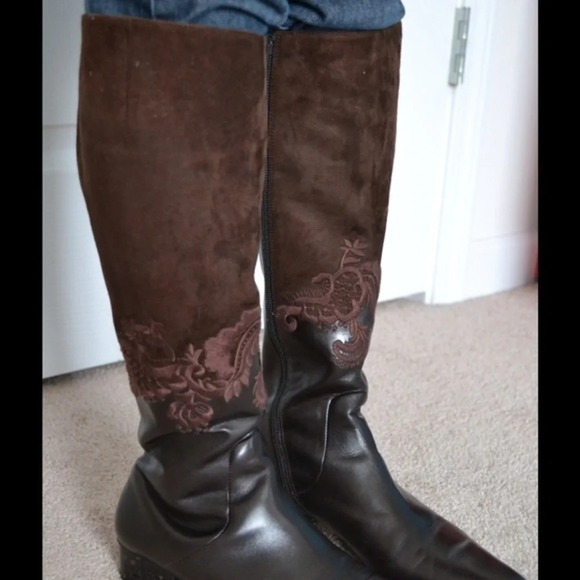 Gorgeous Van Eli boots! - Picture 2 of 4